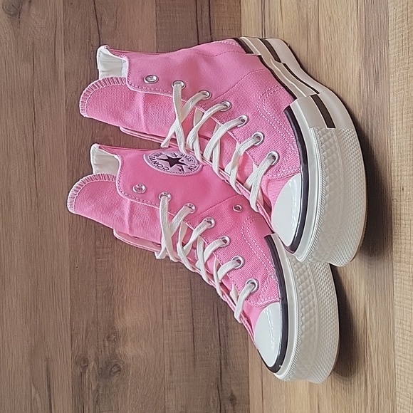 Converse Shoes - Converse High top Brand new.